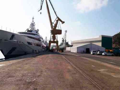 ALMACÉN EN PUERTO PARA LIMPIEZA DE BARCOS