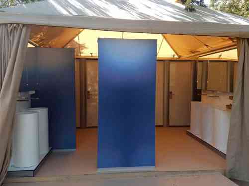 Sanitarios en carpas anexas