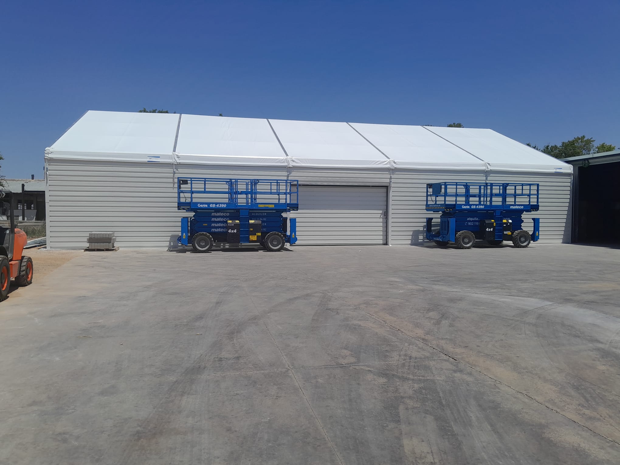 Almacenes en carpas