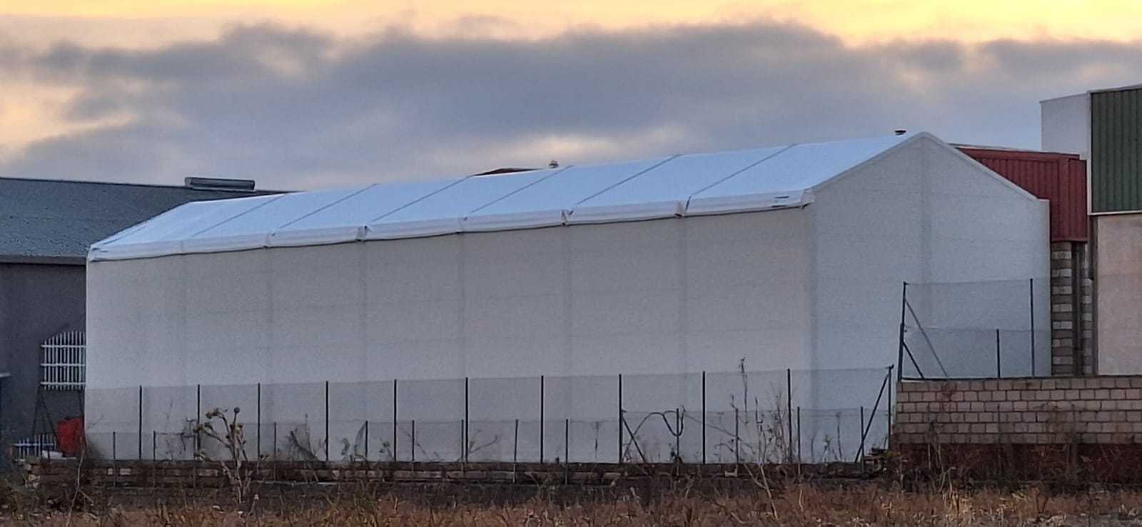 Carpas industriales: expansión rápida y eficiente con carpas para almacenaje